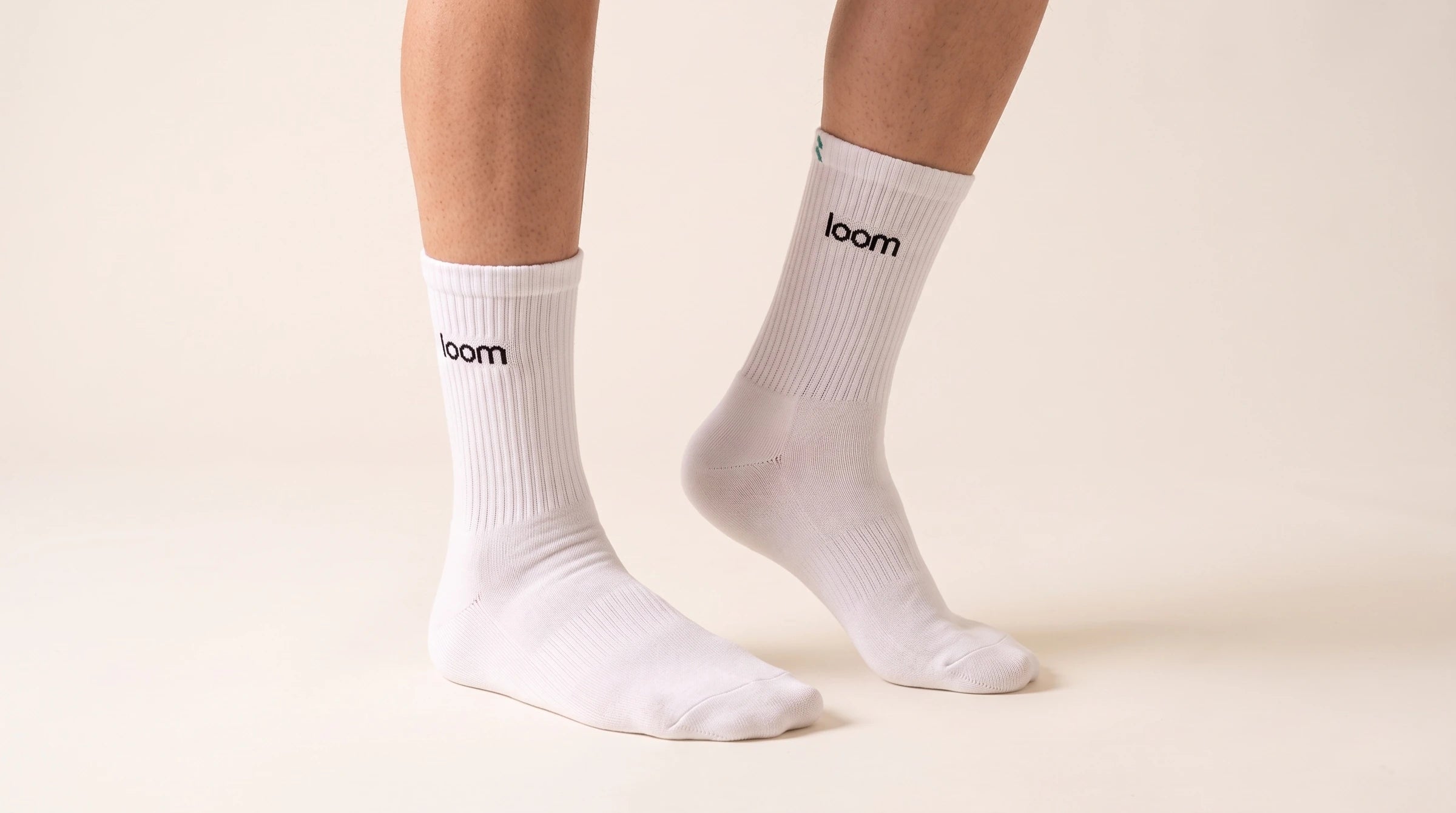 Witte hoge sokken met Teal, gedragen